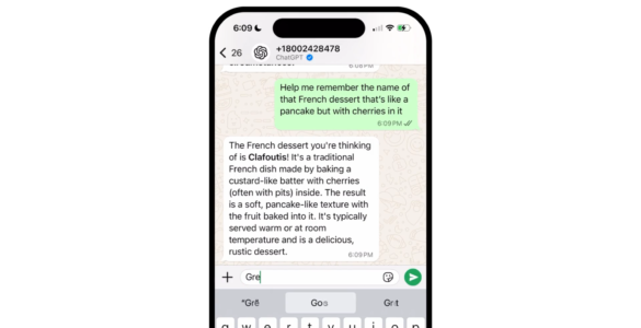 Captura de pantalla de una conversación en WhatsApp con ChatGPT, donde se responde una consulta sobre un postre francés llamado 'Clafoutis'.