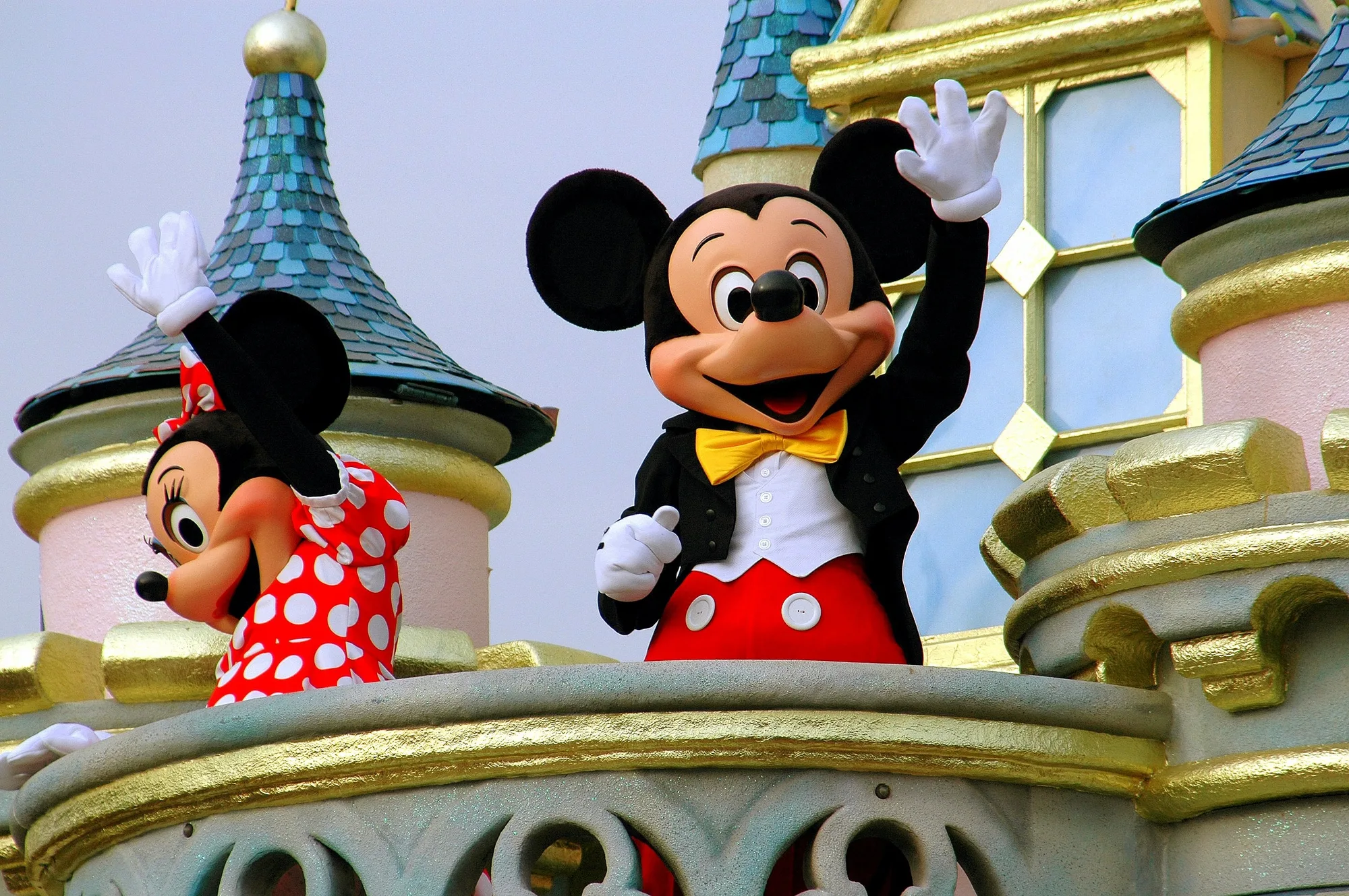 Alianza Disney OpenAI: Por qué Mickey Mouse es la clave del futuro de Sora (y de tus memes)