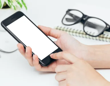 Cómo liberar espacio en el iPhone (iOS) 80 iPhone con almacenamiento casi lleno y opciones de iOS para liberar espacio