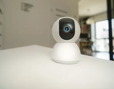 Cámara Tapo, SSD WD_BLACK, Crusher ANC 2 y monitor Philips en oferta el 17 septiembre 75 modern home security surveillance camera